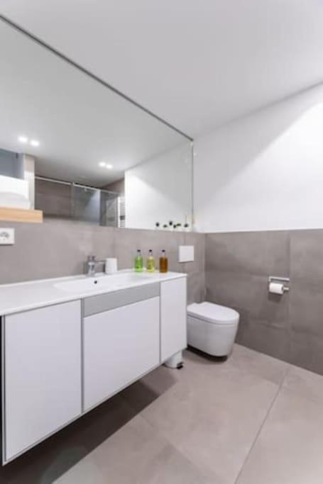 Wonderful Two Bedroom Apartment At Limpertsberg With Parking, Near Tram Luxembourg Extérieur photo